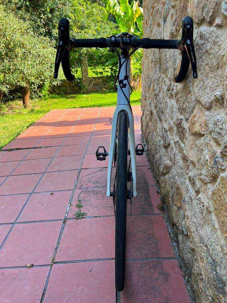 CUBE ATTAIN GTC RACE 2023 2023 Road & Gravel d'occasion — image 3 sur 13