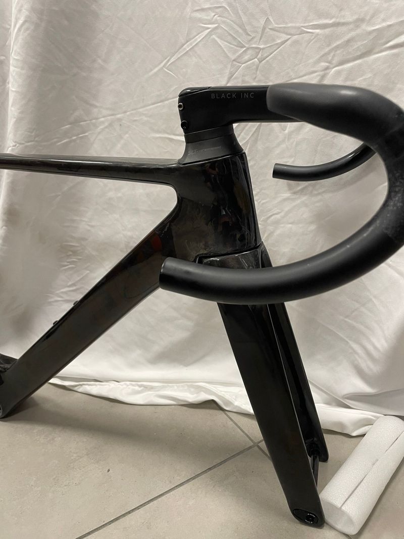 Used Factor OSTRO VAM - Frameset Premium 2025 Frameset 2025 Road & Gravel, Black — image 2 of 12