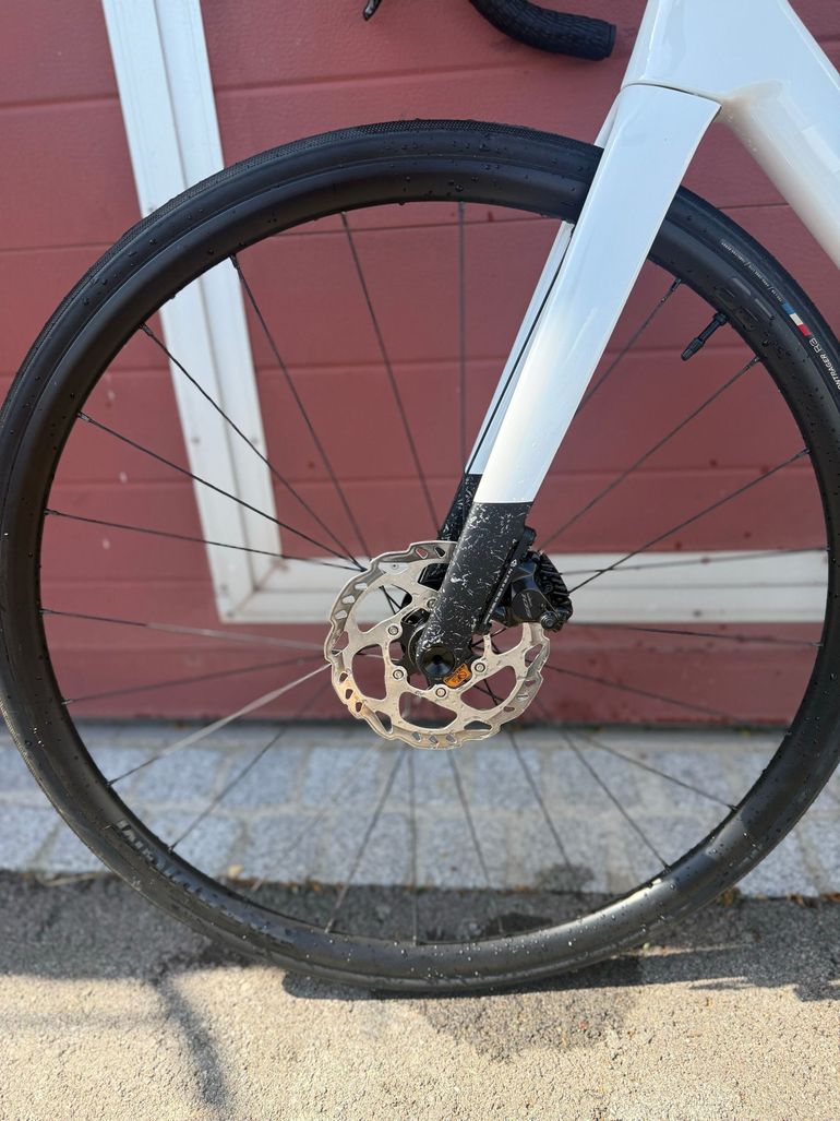 Used Trek Madone SL 5 Gen 8 2026 2026 Road & Gravel, White — image 6 of 10