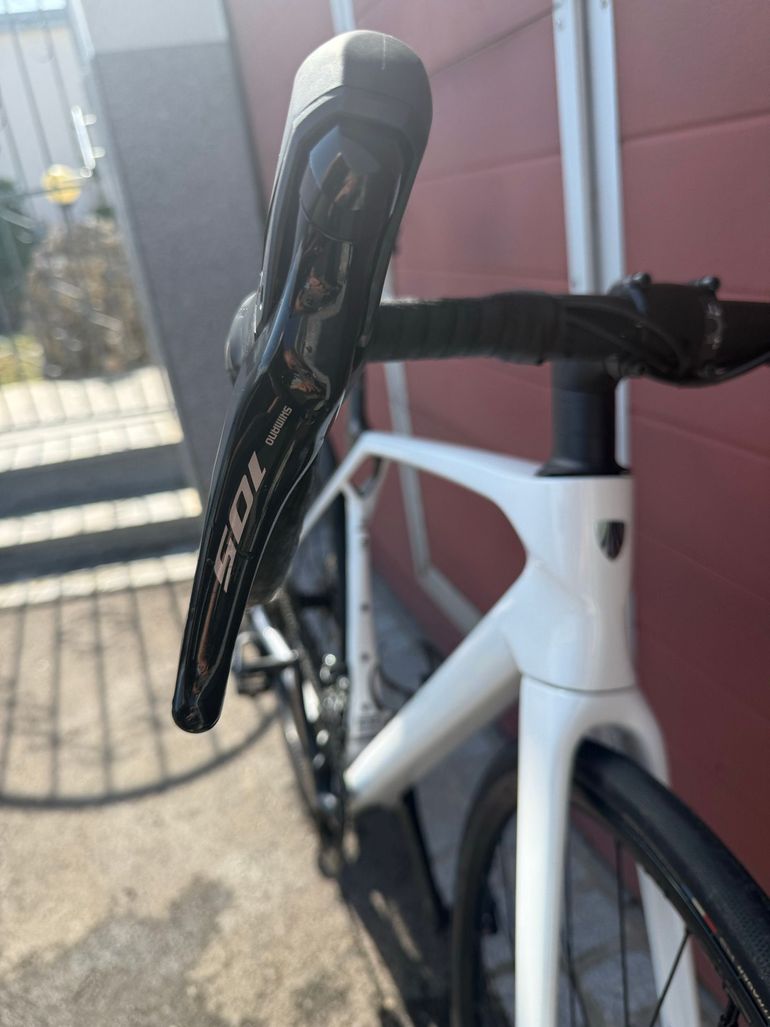 Used Trek Madone SL 5 Gen 8 2026 2026 Road & Gravel, White — image 4 of 10