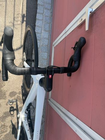 Used Trek Madone SL 5 Gen 8 2026 2026 Road & Gravel, White — image 8 of 10