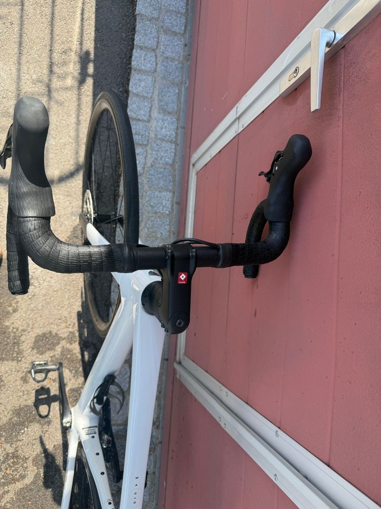 Used Trek Madone SL 5 Gen 8 2026 2026 Road & Gravel, White — image 8 of 10