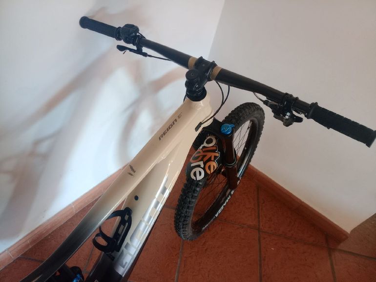 Used Giant Reign E+ 2 Pro Electric Bike 2020 2020 Mountainbike, Light Gray, 27.5 — image 2 of 6
