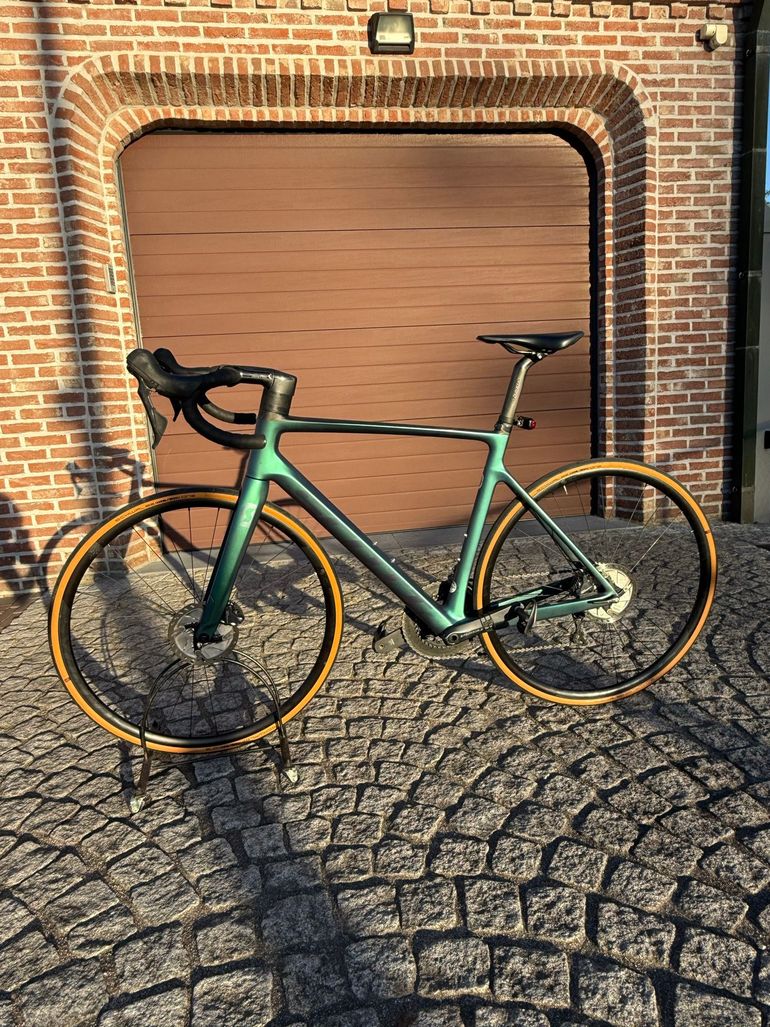 Käytetty Scott Addict RC 30 2021 2021 Road & Gravel — kuva 1 / 6