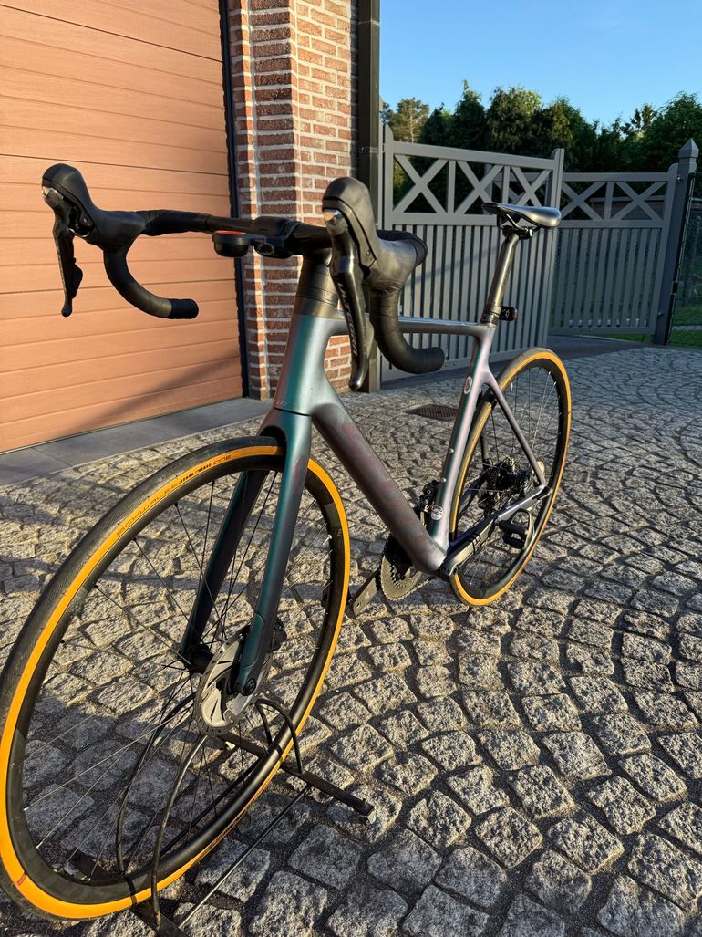 Käytetty Scott Addict RC 30 2021 2021 Road & Gravel — kuva 4 / 6