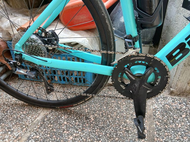 Used Bianchi e-Impulso Road - Ultegra 2022 2022 Road & Gravel, Blue — image 8 of 11