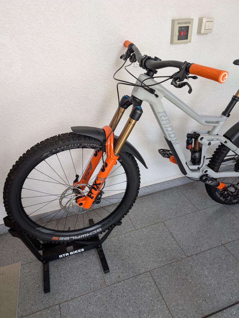 Used Radon JAB 10.0 HD 2022 2022 Mountainbike, Light Gray — image 1 of 22