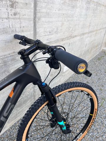Gebrauchtes Focus RAVEN 8.6 2020 2020 Mountainbike, Schwarz, 29 — Bild 9 von 12