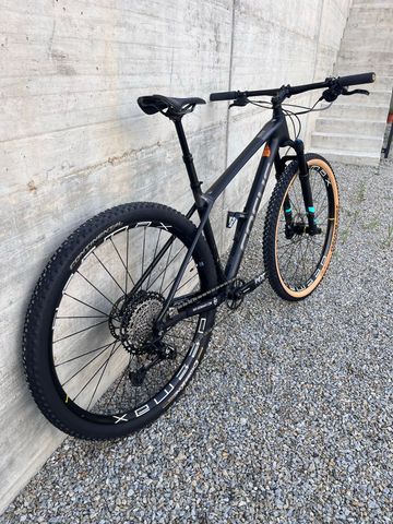 Gebrauchtes Focus RAVEN 8.6 2020 2020 Mountainbike, Schwarz, 29 — Bild 3 von 12
