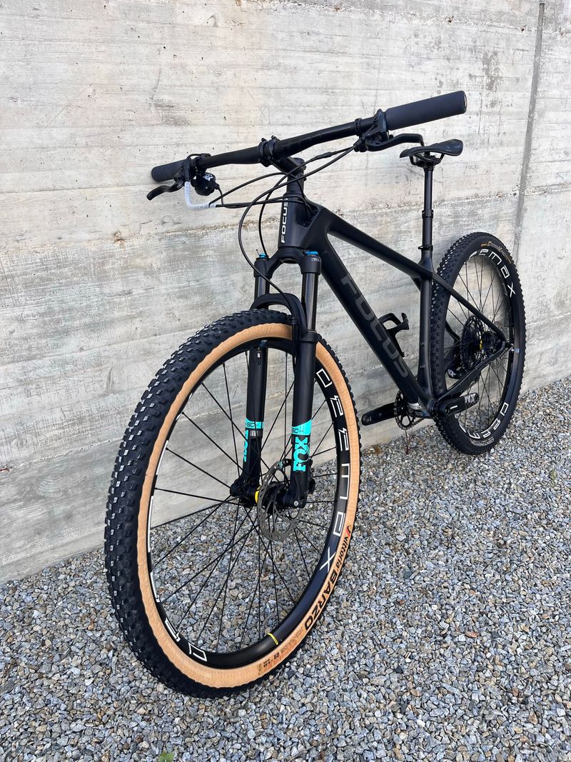 Gebrauchtes Focus RAVEN 8.6 2020 2020 Mountainbike, Schwarz, 29 — Bild 2 von 12
