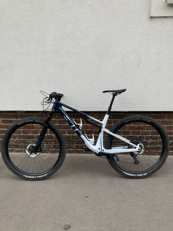 BMC Fourstroke THREE 2024 2024 Mountainbike d'occasion — image 2 sur 9