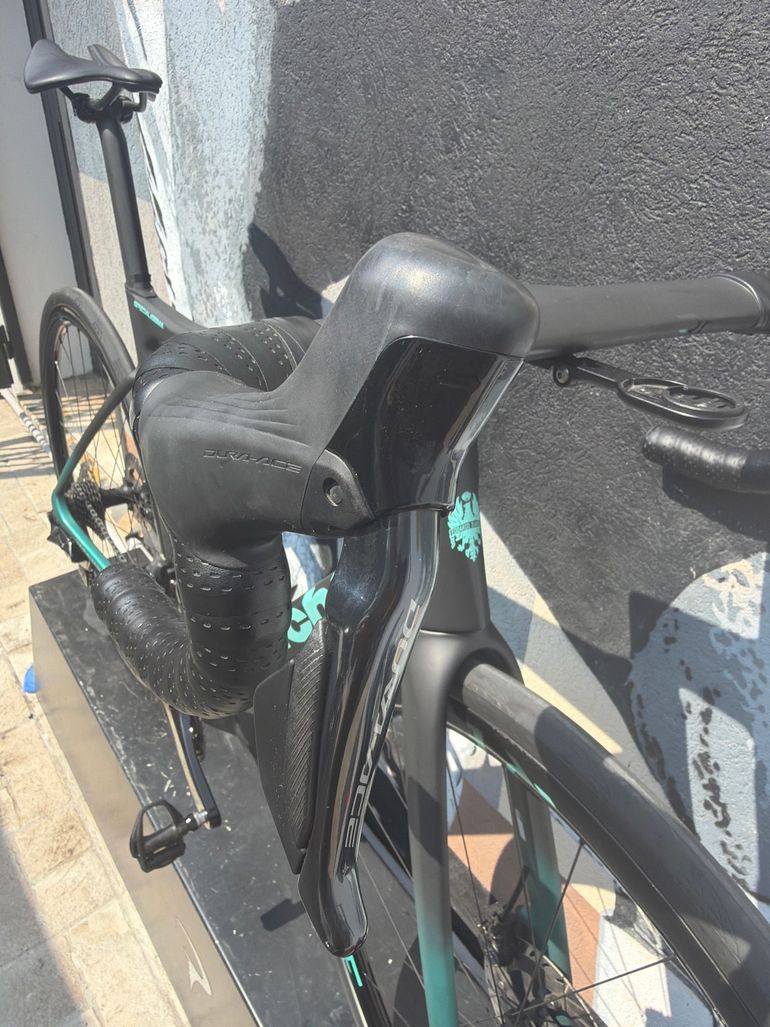 Used Bianchi Specialissima RC Durace Di2 2025 2025 Road & Gravel, Black — image 7 of 9