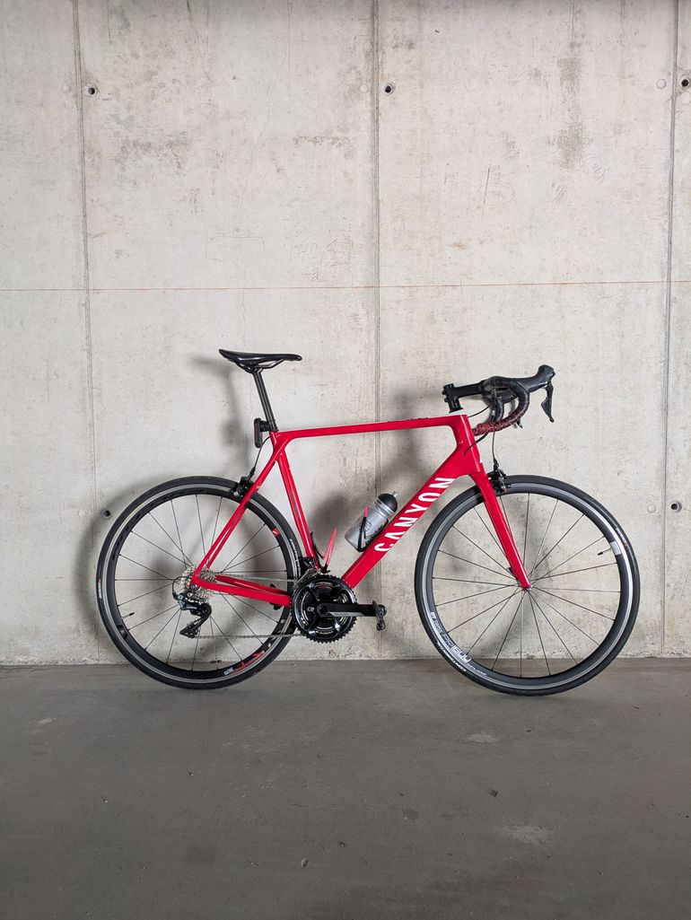 Použité Canyon Ultimate CF SL 7.0 2019 2019 Road & Gravel — obrázek 1 z 7