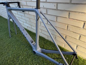 Used Aurum Magma 2022 Frameset 2022 Road & Gravel, Light Gray — image 4 of 16