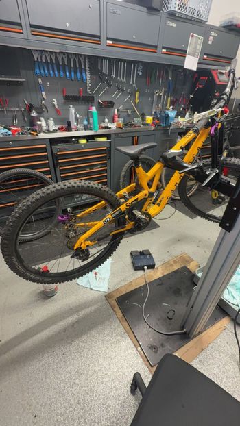 Used Commencal Custom SRAM GX 2025 Mountainbike, Orange — image 2 of 3
