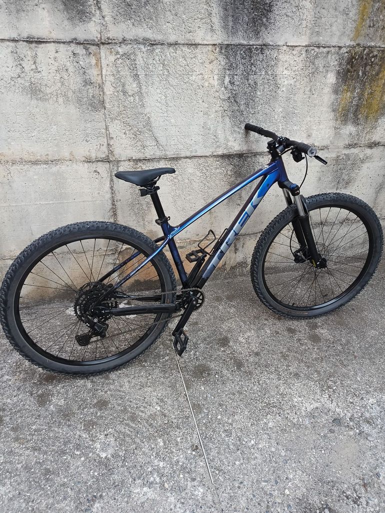 Used Trek Marlin 5 Gen 3 2024 2024 Mountainbike, Purple, 27.5, 29 — image 1 of 5