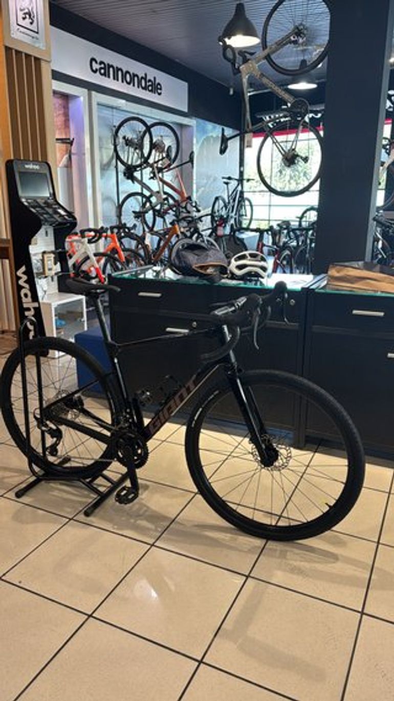 Used Giant Revolt Advanced 2 2025 2025 Road & Gravel, Black — image 1 of 6