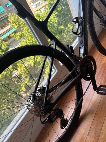 Used Giant Revolt ADV2 2025 Road & Gravel, Black — image 3 of 6