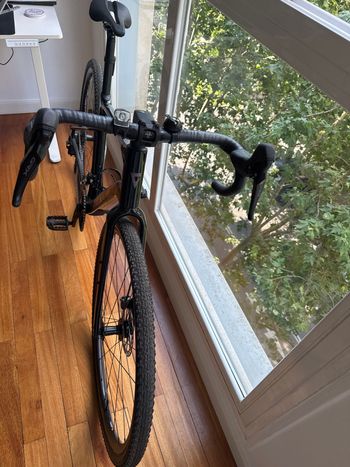 Used Giant Revolt ADV2 2025 Road & Gravel, Black — image 4 of 6