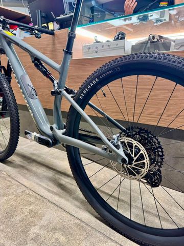 Used Specialized Epic 8 Comp 2026 2026 Mountainbike, Light Gray, 29 — image 5 of 7