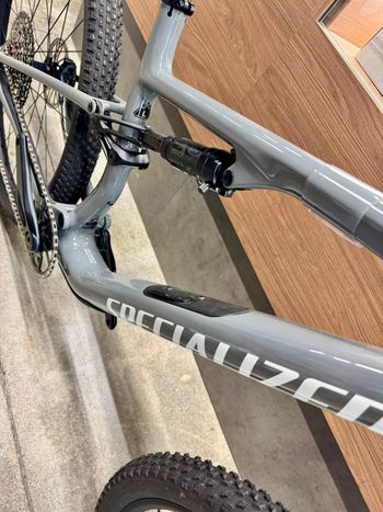 Used Specialized Epic 8 Comp 2026 2026 Mountainbike, Light Gray, 29 — image 6 of 7