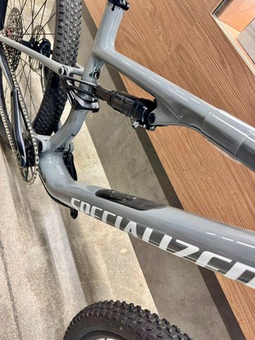 Used Specialized Epic 8 Comp 2026 2026 Mountainbike, Light Gray, 29 — image 6 of 7