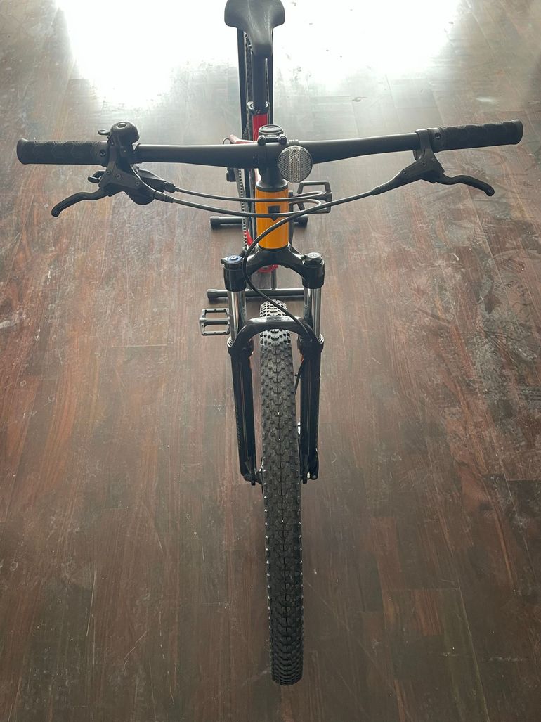 Used Trek Marlin 6 2022 2022 Mountainbike, Orange, 27.5, 29 — image 2 of 7