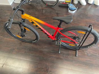 Used Trek Marlin 6 2022 2022 Mountainbike, Orange, 27.5, 29 — image 5 of 7