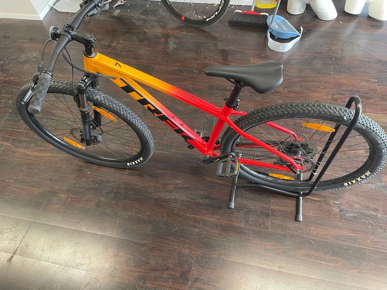Used Trek Marlin 6 2022 2022 Mountainbike, Orange, 27.5, 29 — image 5 of 7