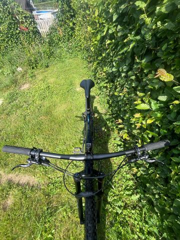 Used Trek Roscoe 8 2023 2023 Mountainbike, Blue, 27.5, 29 — image 5 of 7