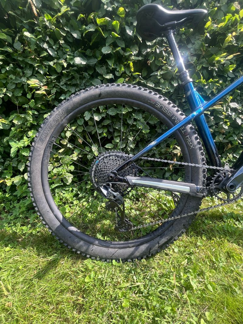 Used Trek Roscoe 8 2023 2023 Mountainbike, Blue, 27.5, 29 — image 4 of 7