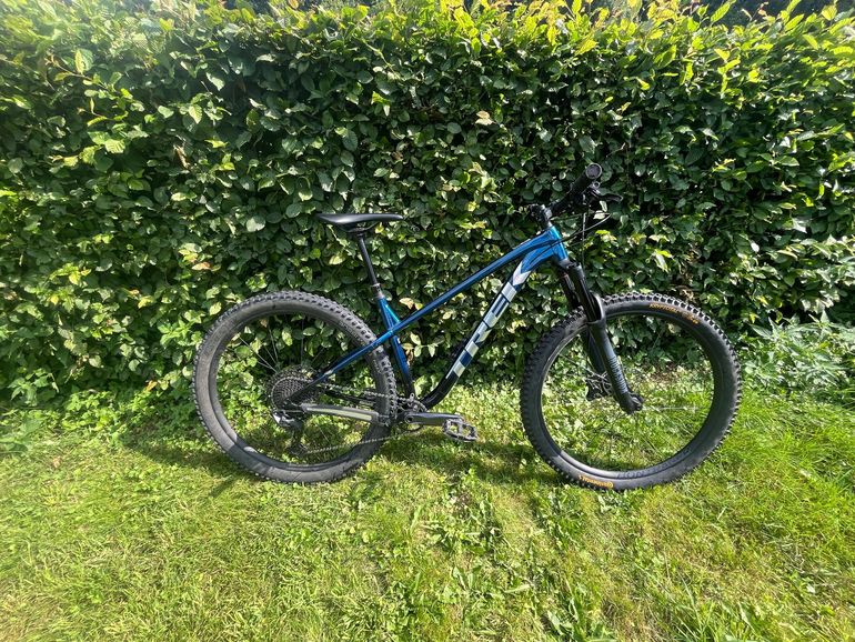 Gebrauchtes Trek Roscoe 8 2023 2023 Mountainbike, Blau, 27.5, 29 — Bild 1 von 6