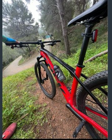 Used Trek Procaliber 9.5 2023 2023 Mountainbike, Red, 29 — image 2 of 6