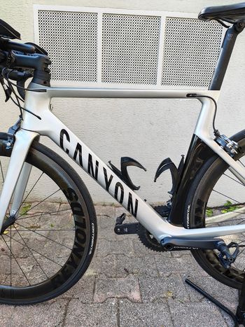 Used Canyon Aeroad CF SL 8.0 2020 2020 Road & Gravel, Light Gray — image 5 of 9