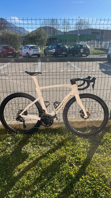 Pinarello Dogma Shimano Ultegra Di2 2023 Road & Gravel usato