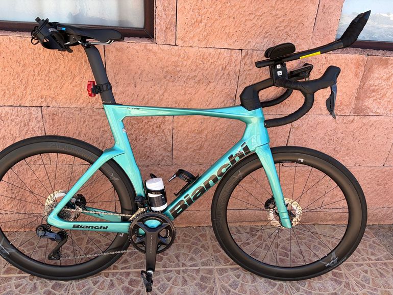 Used Bianchi Oltre Comp Ultegra Di2 2025 2025 Road & Gravel, Green — image 1 of 8