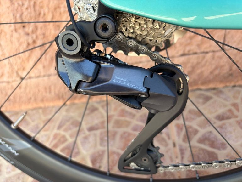 Used Bianchi Oltre Comp Ultegra Di2 2025 2025 Road & Gravel, Green — image 2 of 8