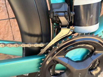 Used Bianchi Oltre Comp Ultegra Di2 2025 2025 Road & Gravel, Green — image 3 of 8