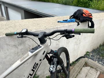 Used Focus SAM² 6.8 2022 2022 Mountainbike, Light Gray, 29 — image 9 of 19