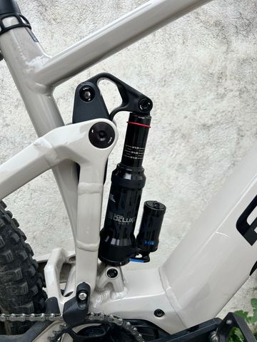 Used Focus SAM² 6.8 2022 2022 Mountainbike, Light Gray, 29 — image 11 of 19