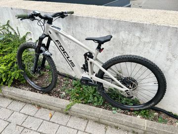 Used Focus SAM² 6.8 2022 2022 Mountainbike, Light Gray, 29 — image 5 of 19
