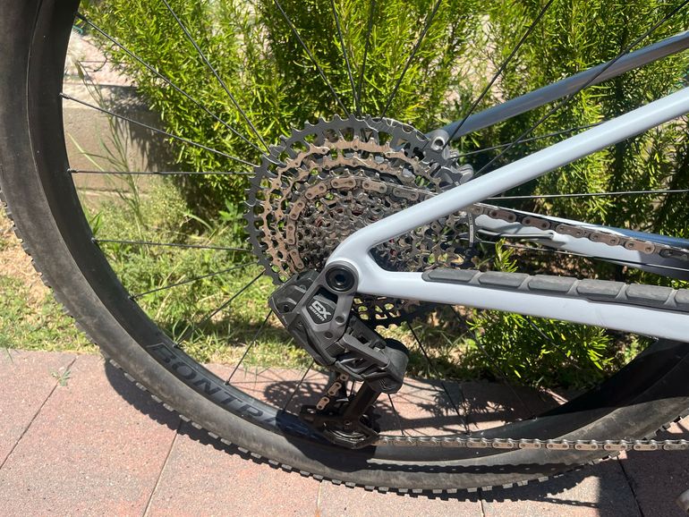 Gebrauchtes Trek Supercaliber SL 9.7 AXS Gen 2 2024 2024 Mountainbike, Hellgrau, 29 — Bild 3 von 5