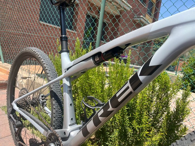 Gebrauchtes Trek Supercaliber SL 9.7 AXS Gen 2 2024 2024 Mountainbike, Hellgrau, 29 — Bild 5 von 5