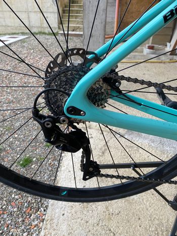 Używany Bianchi Infinito XE - 105 2022 2022 Road & Gravel — zdjęcie 2 z 8