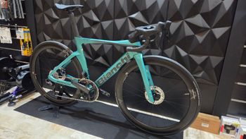 Used Bianchi Oltre PRO SHIMANO ULTEGRA DI2 2025 2025 Road & Gravel, Green — image 6 of 7