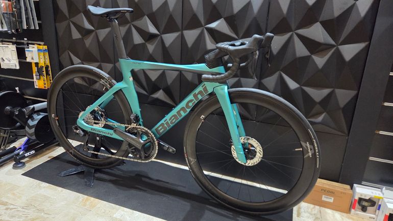 Used Bianchi Oltre PRO SHIMANO ULTEGRA DI2 2025 2025 Road & Gravel, Green — image 6 of 7