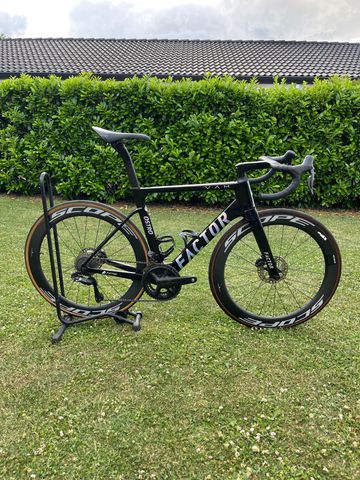 Used Factor Ostro Shimano Ultegra Di2 2024 Road & Gravel