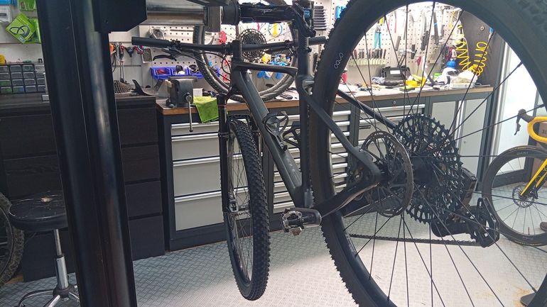 Used Orbea ALMA CARBON 2025 2025 Mountainbike, Black, 29 — image 9 of 9