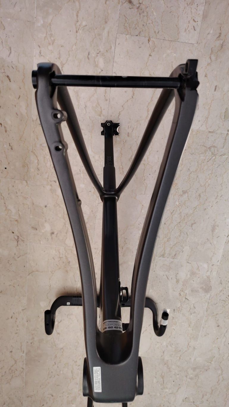 Bottecchia KIT TELAIO BOTTECCHIA AEROSPACE MISURA 51CM 2023 USATO 2023 Road & Gravel de segunda mano, Negro — imagen 9 de 14