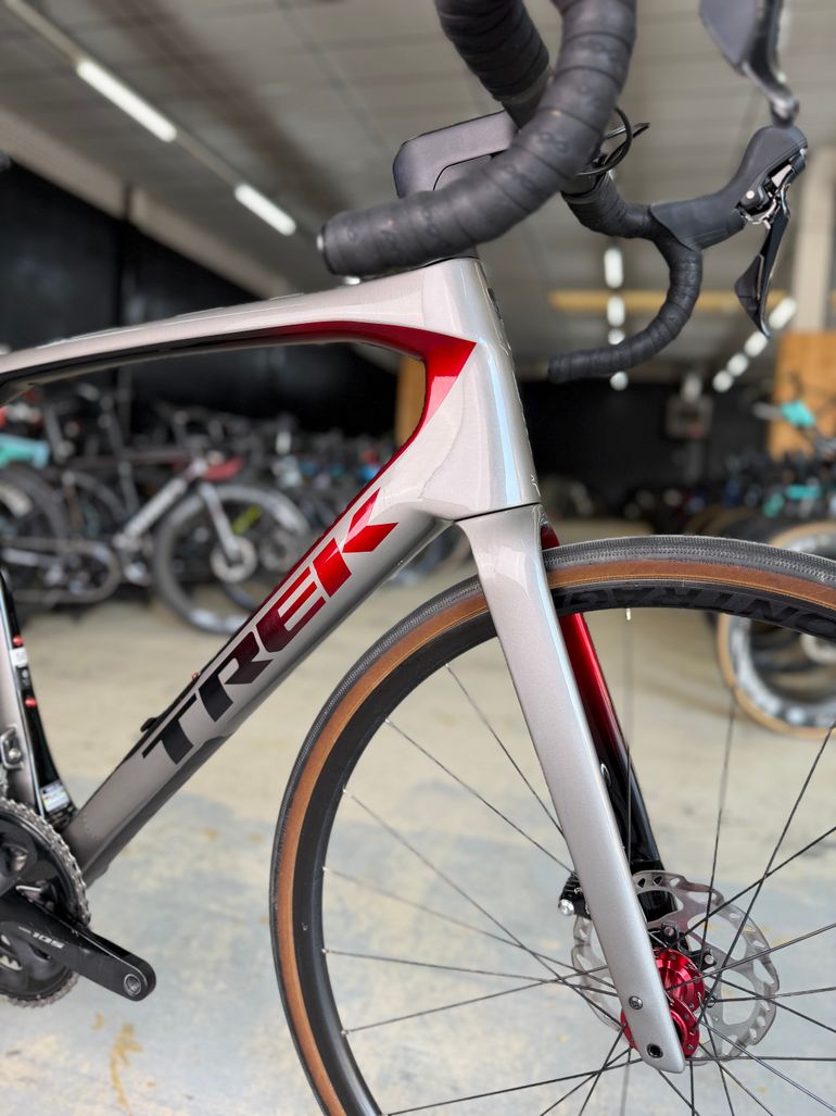 Used Trek Domane SL 5 Gen 4 2023 2023 Road & Gravel, Light Gray — image 5 of 24